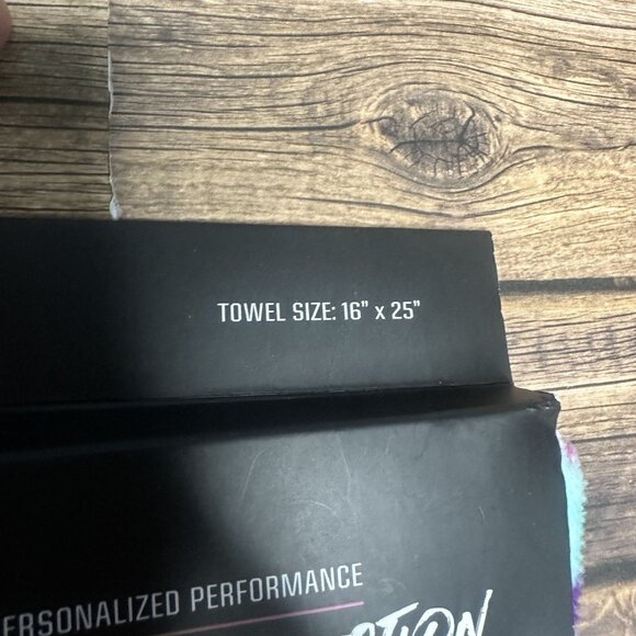 NWT Gatorade Sports Towel Glitched Collection Size 16" x 25" (Frosted Berry) - Picture 5 of 11
